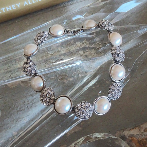 Rare Vintage Monet Faux Pearl Cabs & Pavé Crystal Silver Tone Elegant Bracelet - Picture 4 of 8